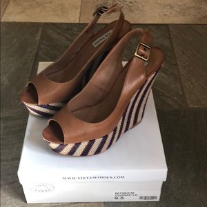 Cute Steve Madden wedge size 9.5